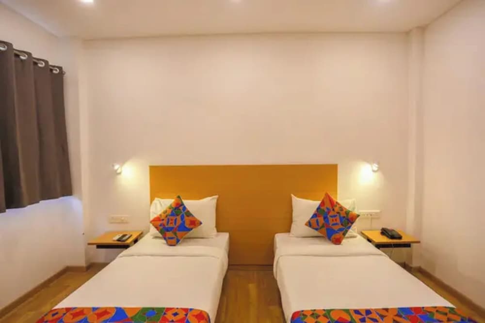 Fabhotel Crown Dx