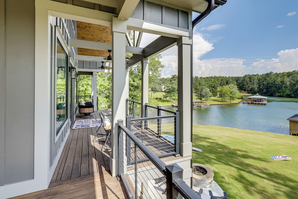 Dock + Views: Spacious Lake Sinclair Retreat