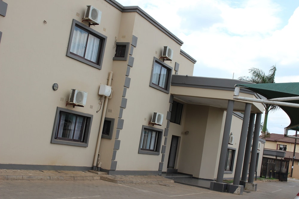 Four Pillars Lodge