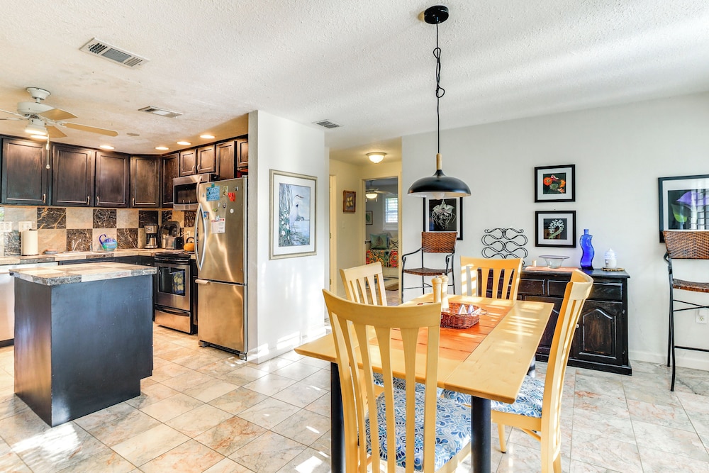 Englewood Bungalow 1 Mi to Beach: Pets Welcome!