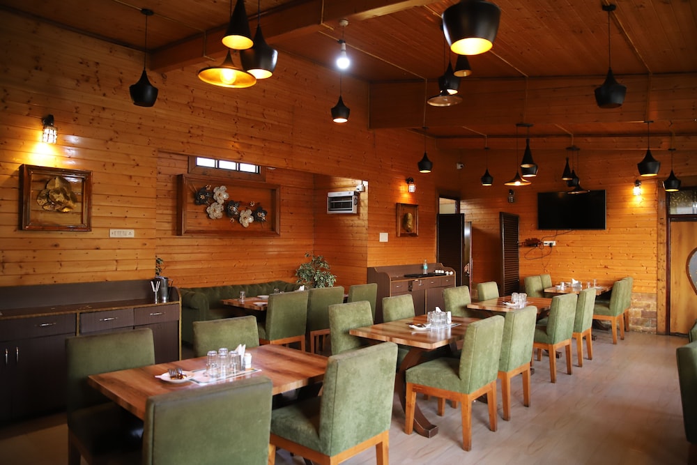 Rishat Sngi Orchid Resort, Shillong