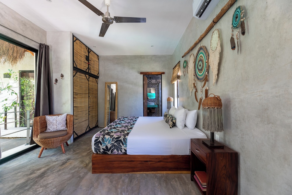 TRECE LUNAS TULUM