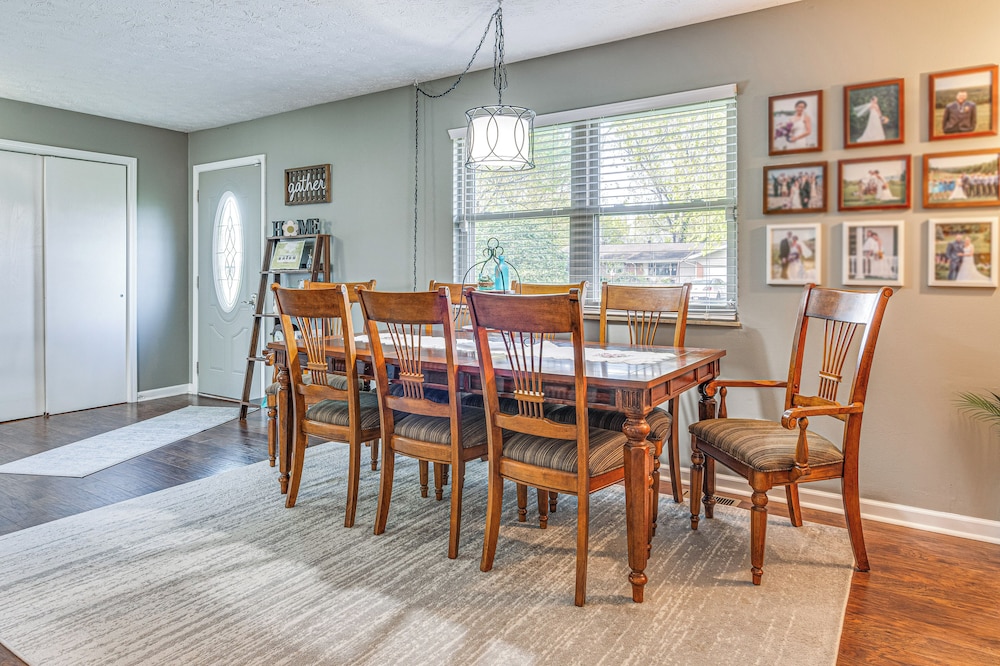 12 Mi to Indianapolis Motor Speedway: Home w/ Deck