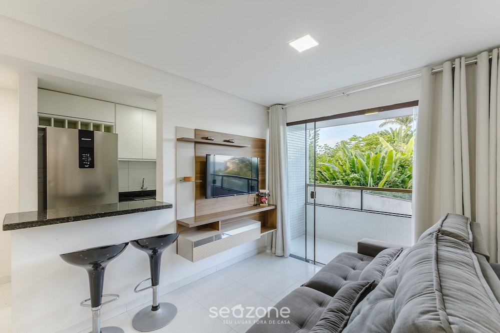 Apartment in Building With Swimming Pool Blt0007