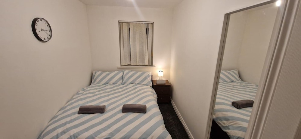 Housesleeps5-garden-parking-familyfriendly