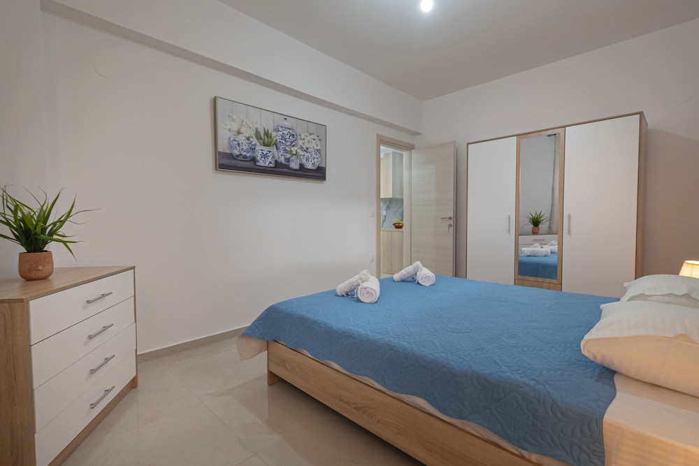 Kyranna Apartment 2 by Rentalspro photo 2