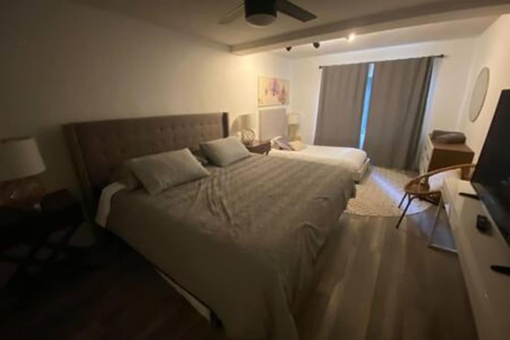 Pool Parking 2 Bedroom Retreat Sleeps 5