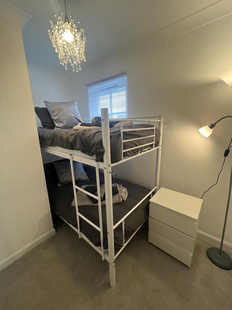 Ayr Refurbished May 2024 3 Bedroom 140m2 Detached House With Private Gardens view 4