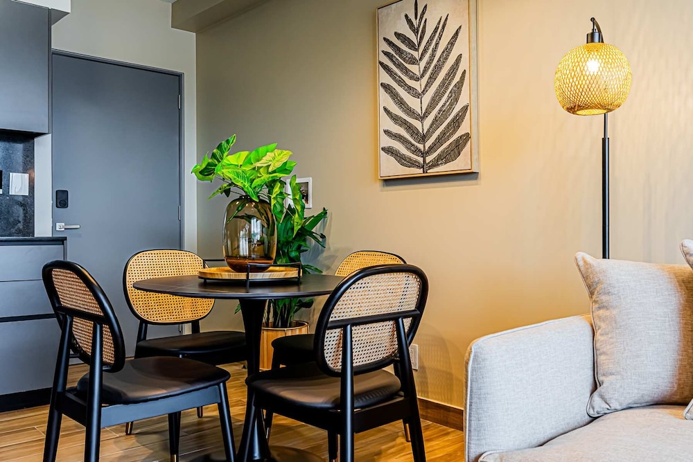w Regal 1BR w Great Deco in Centriqo