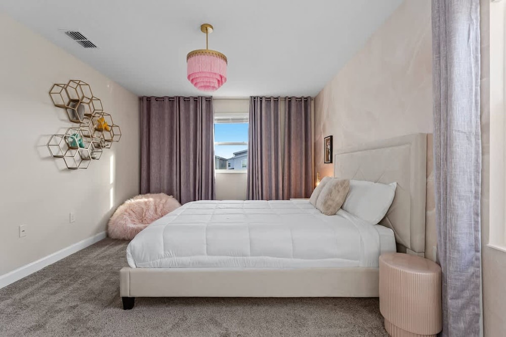 7BR Themed Bedroom and Pool 18 Guests