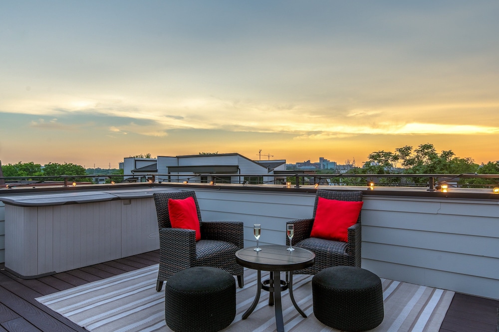 Melodic Skyline - Rooftop Views - 12th S District