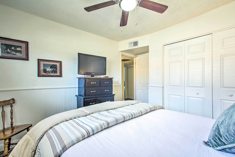 Chic Mesa Home - Furnished Patio + Gas Grill! view 2