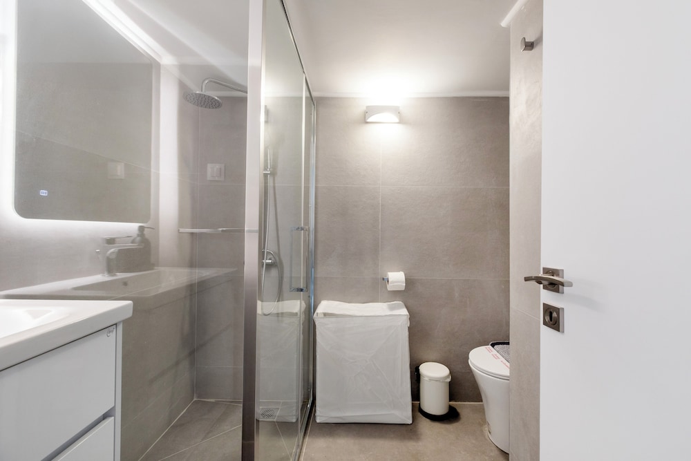 Les Nuances de Blue 1-BR Apt in Athens