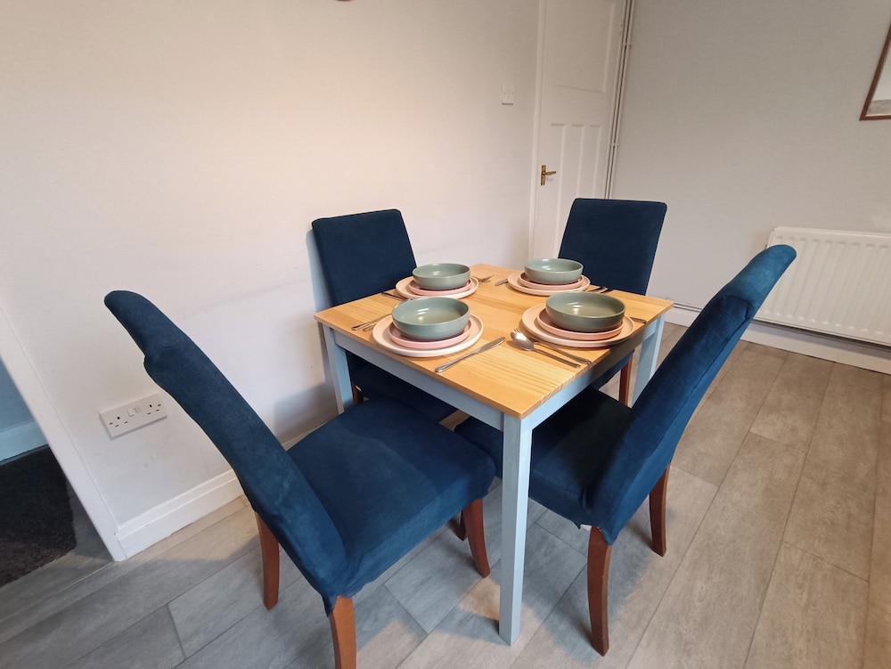 2-bed Darlington Townhouse, Garden & Free Parking
