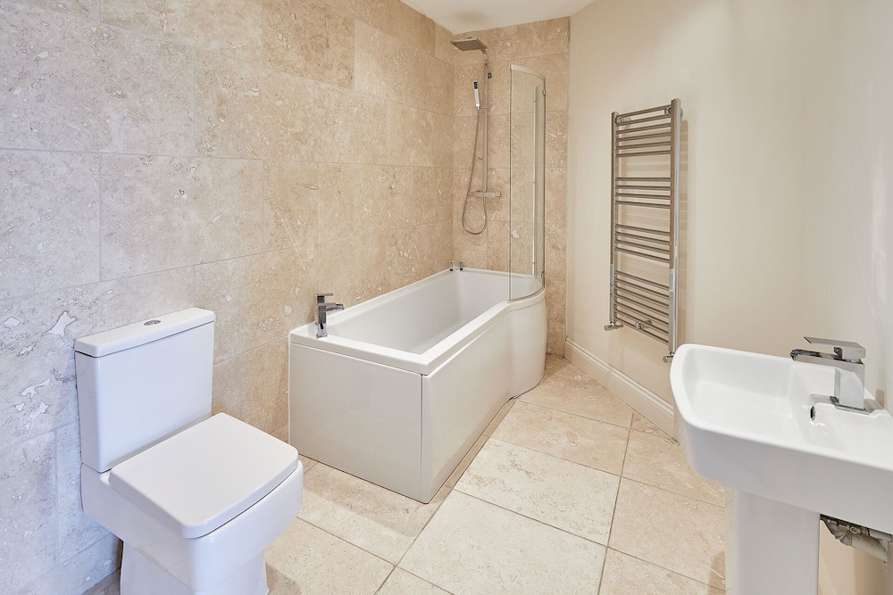Whitley Bay Vacations - Host Stay Sea View Montague Apartments - Property Image 4