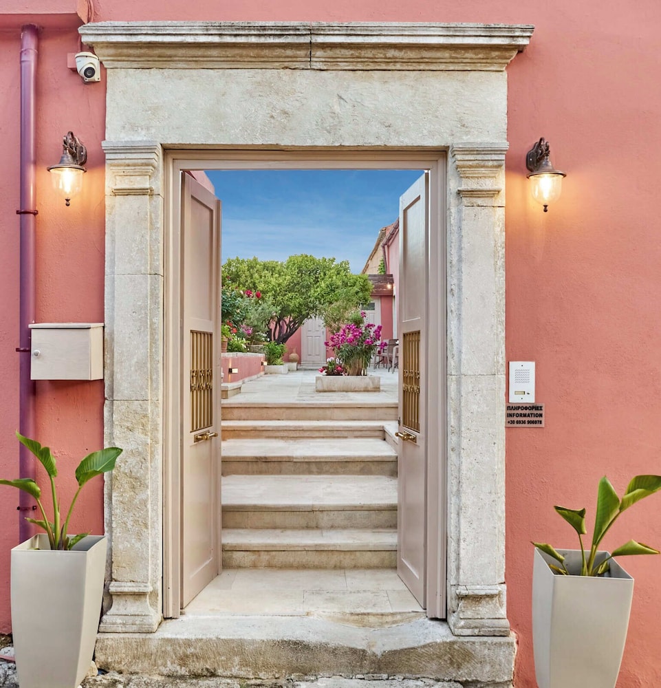 Arhontiko Arhanes Suites
