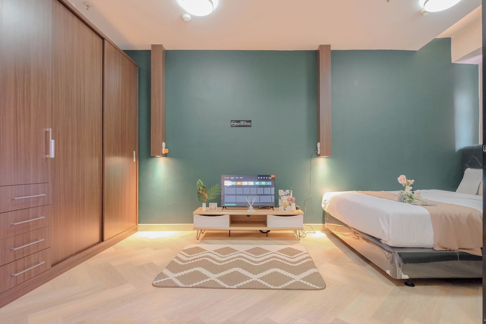 Comfort And Big 1Br At Green Pramuka City Apartment
