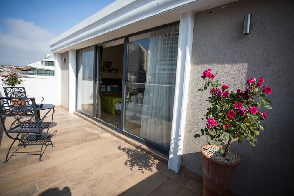 The White Orient Otel - Image 29