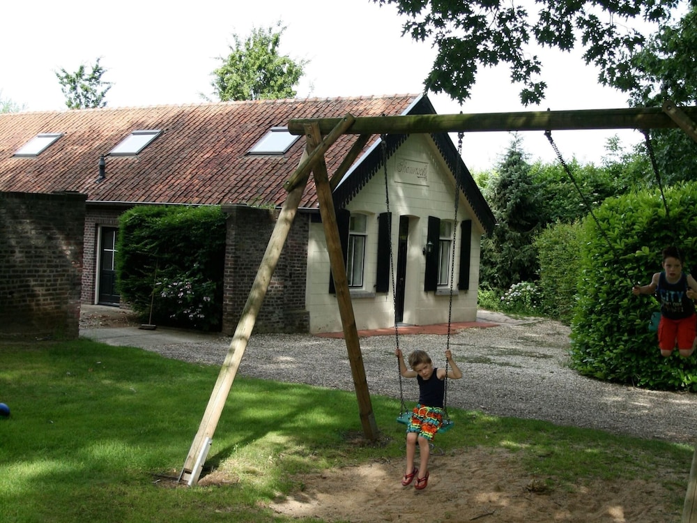 Holiday Home in Baarlo With Wood-fired Hot Tub, photo 15