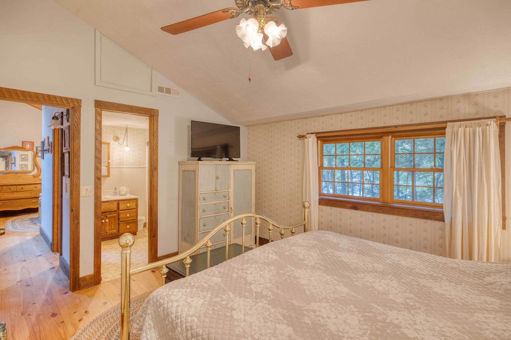 Lakefront Blairsville Cabin w/ Deck + Dock! view 4