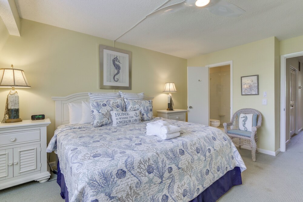 Steps to Beach & Pool: Hilton Head Island Condo!