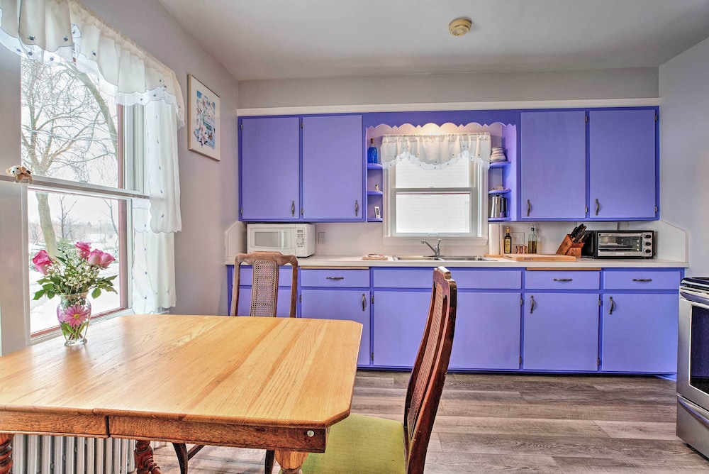 Cozy Cedarburg House - Walk to Historic Downtown!