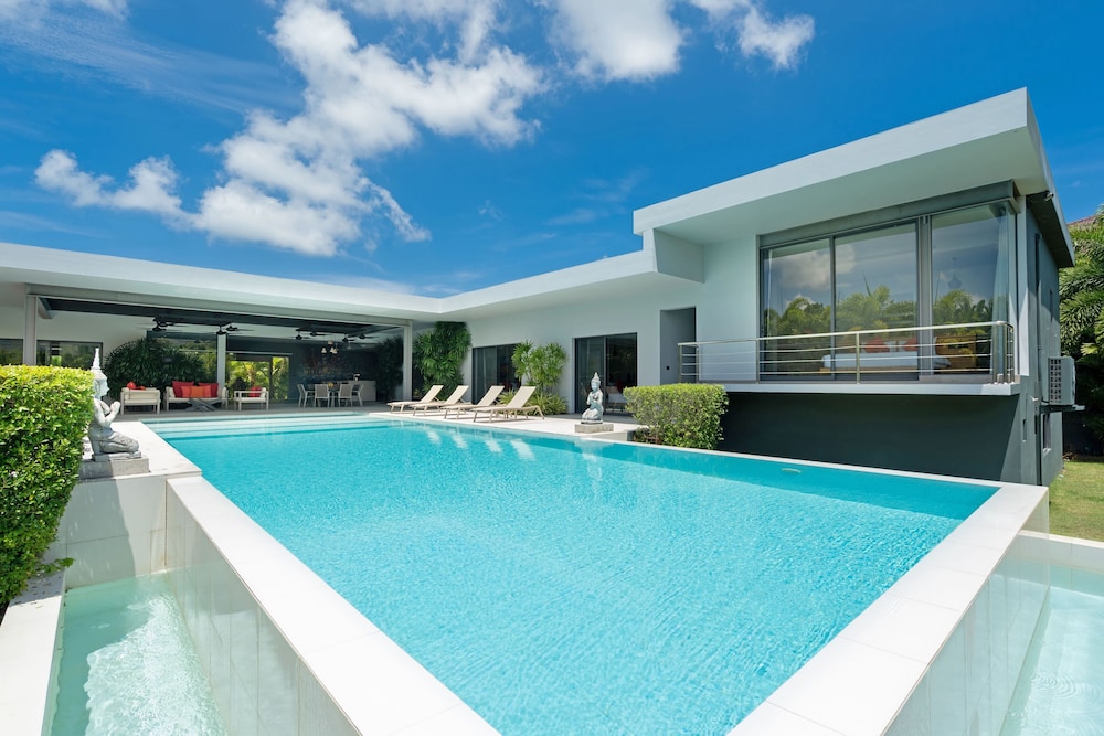 Grand 17m Pool 5BR Villa Mayacol NaiHarn