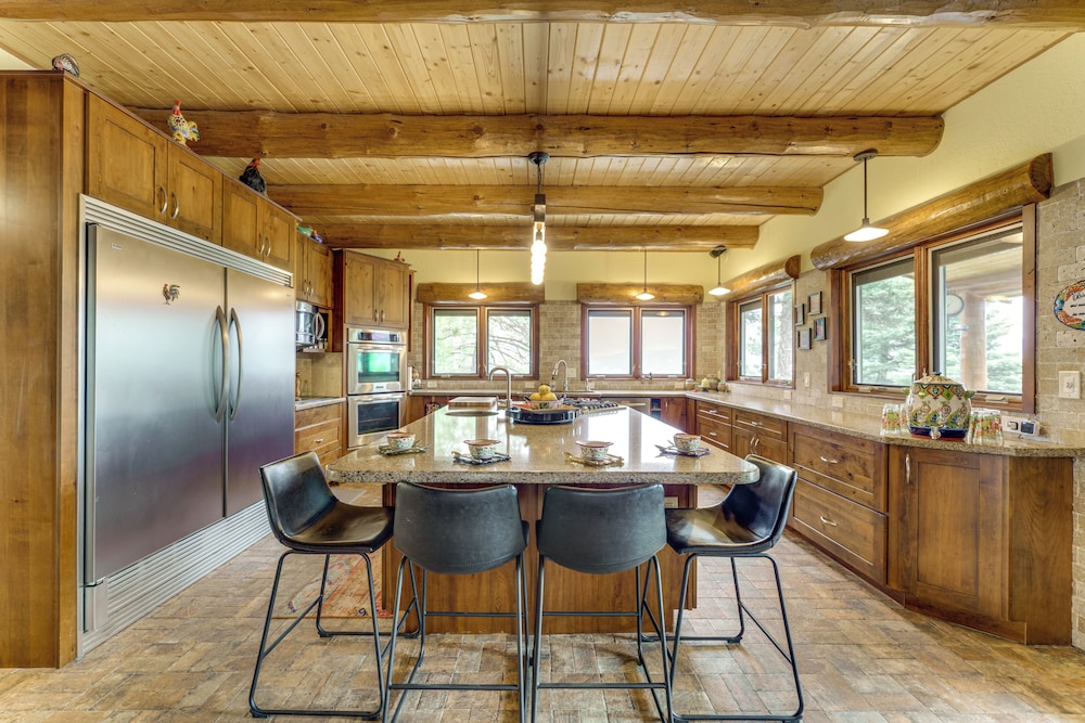 Secluded Angel Fire Retreat: Deck + Stunning View!