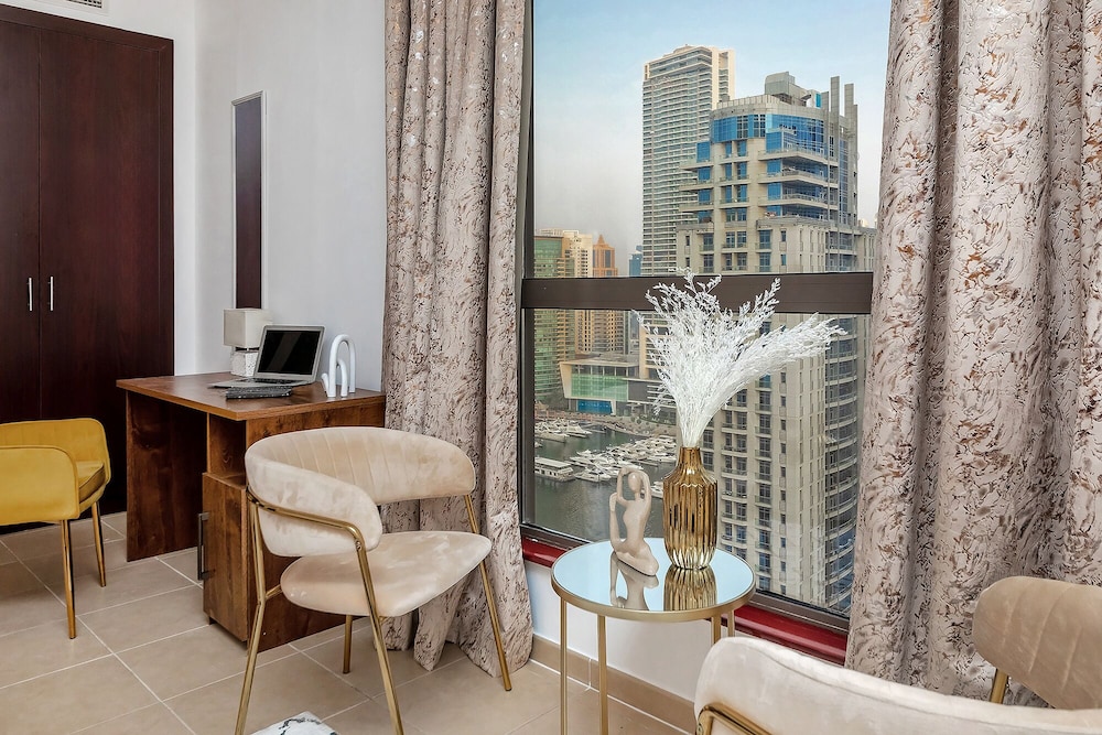 2BR apartment 2 minutes to beach Amwaj 4