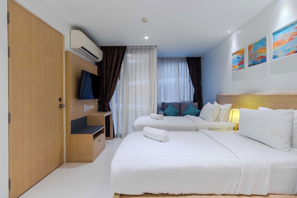 Ocean Breeze1BR Steps from the Sea C244