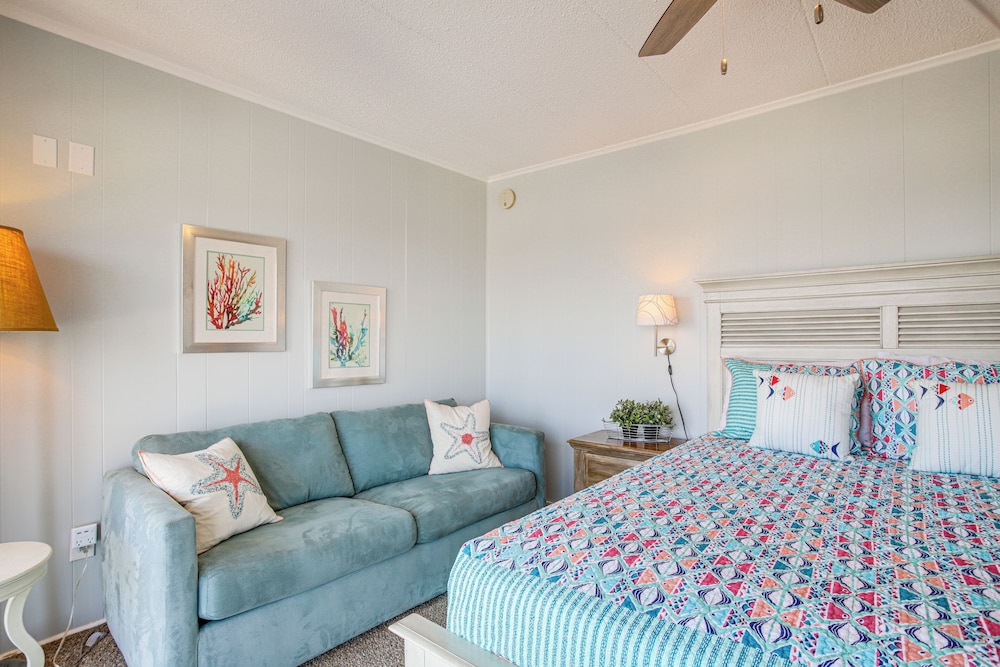 Heated Pool + Views: Beachfront Ocean City Gem