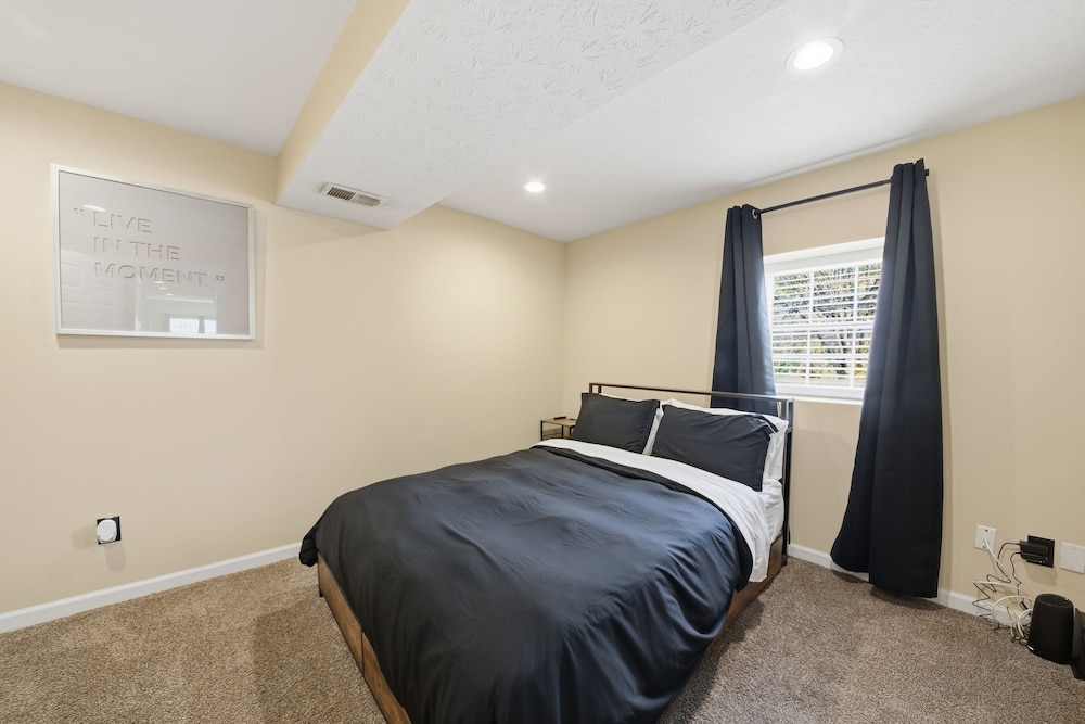 Spacious 2br Home North of Downtown Cincinnati 2 Bedroom Home