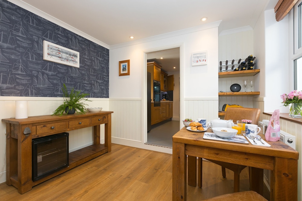 Oystercatcher House