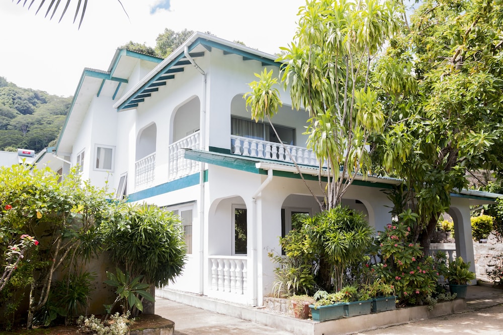 Le Manglier Guest House