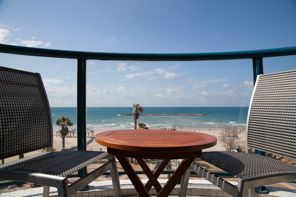 The Sea Apartments Tel Aviv by different locations