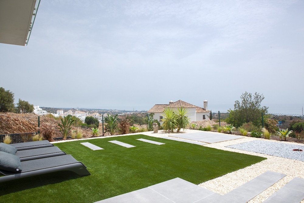 Villa in Marbella With Private Heated Pool