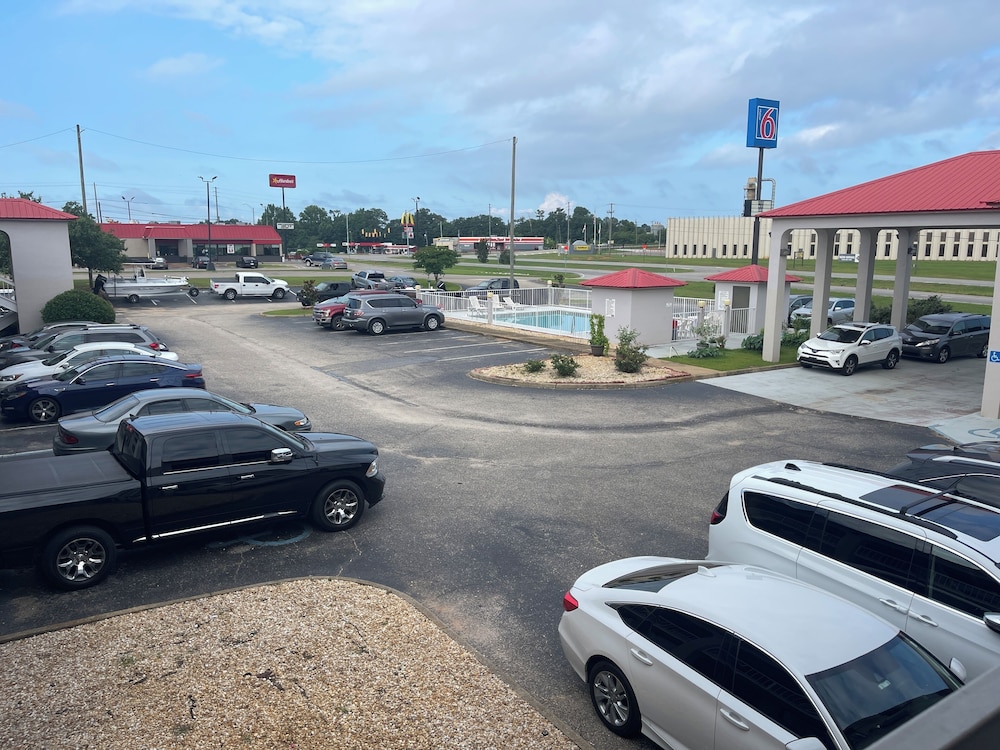Eufaula Vacations - Motel 6 Abbeville, AL - Property Image 1