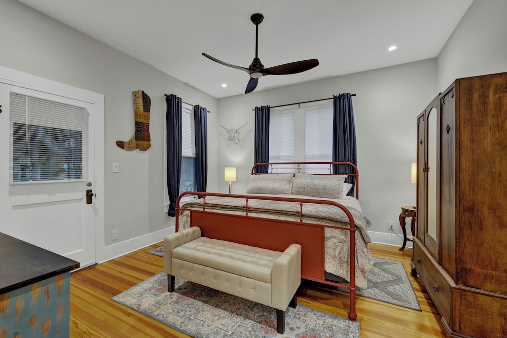 Tolle Haus: W/pool & Firepit-walk to Schlitterbahn, Comal Chutes & Downtown!