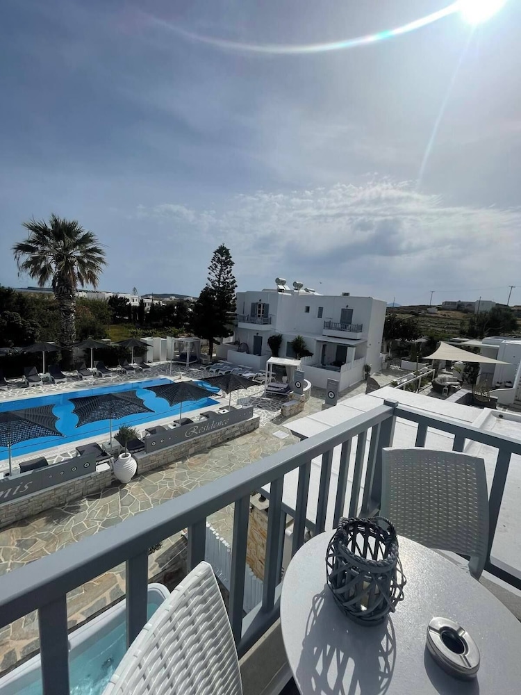 Zoumis Residence