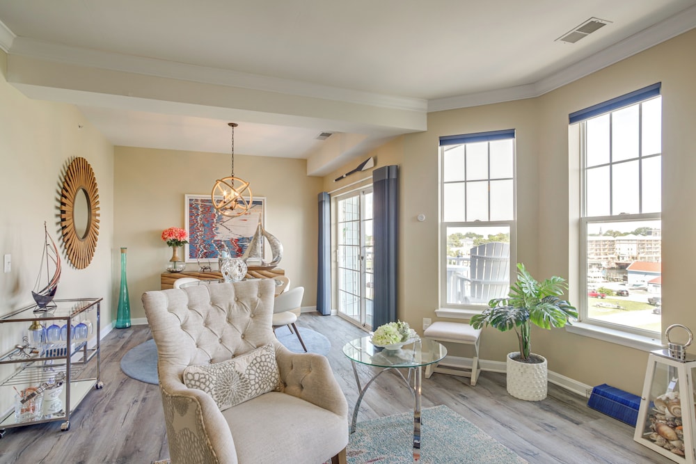 Walkable Condo w/ Drawbridge Views in Cambridge