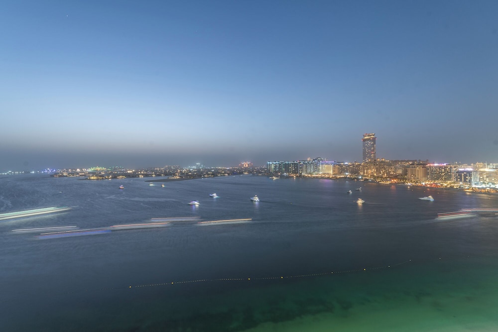 Grand Marina Bleu I Private Beach & Views I PS5 I Infinity Pool I by Skyline Serenity