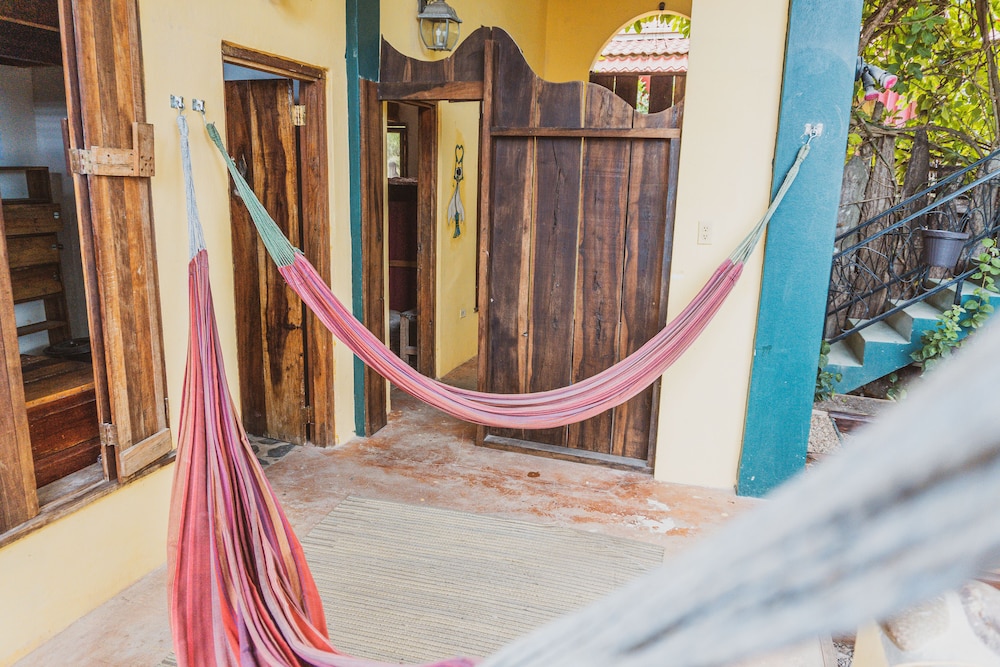 Belize Vacations - Bella's Backpackers - Property Image 7