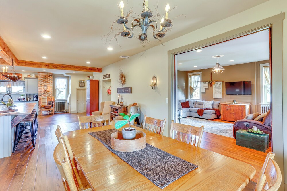 3 Mi to Dtwn: Charming Farmhouse in Mount Joy!