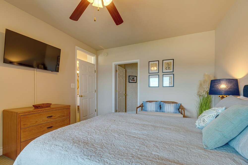 Community Pools & Beach: Smith Mountain Lake Condo