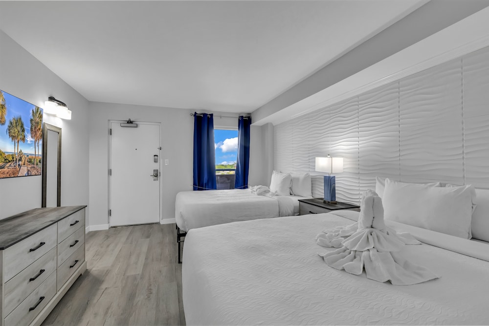 Boardwalk Resort by Hosteeva