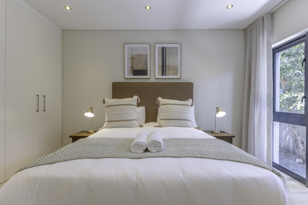 Newly Renovated 3 bed Apartment With Splashpool - 2283