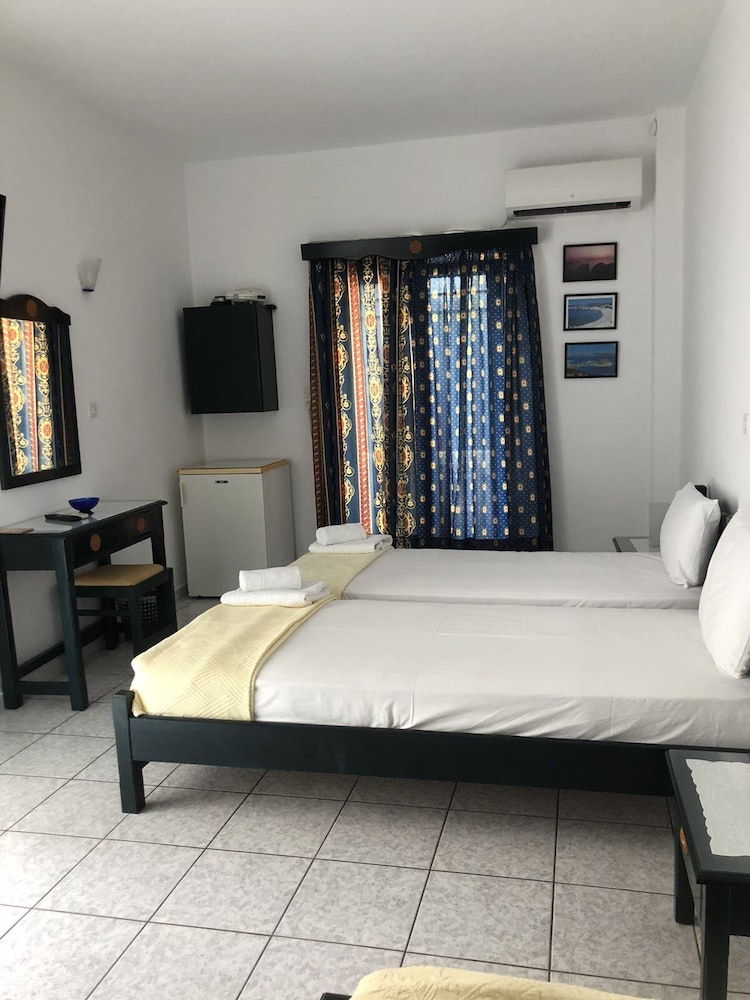 Anna Zisimos Rooms