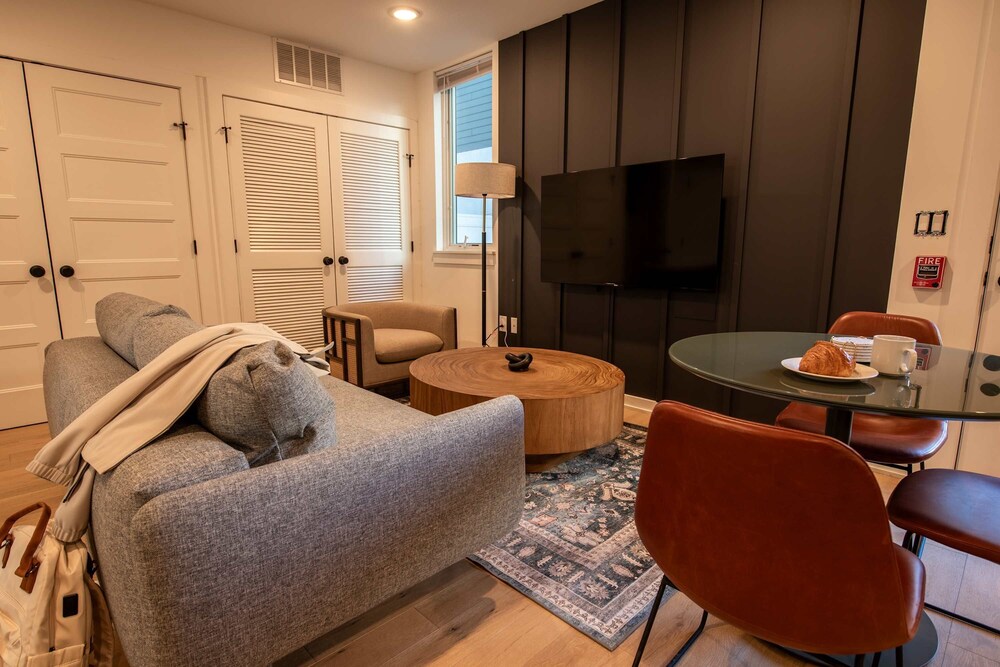 Sosuite 1BR Apt w Patio W D Sofabed