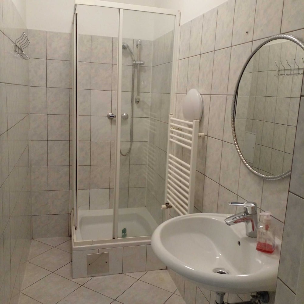 Modern 2BR Apt Long Stay Near Station