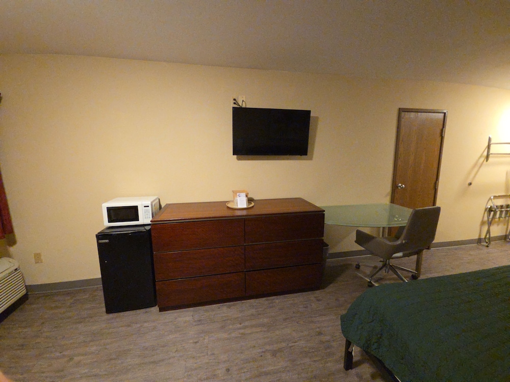 Chesaning Inn & Suites